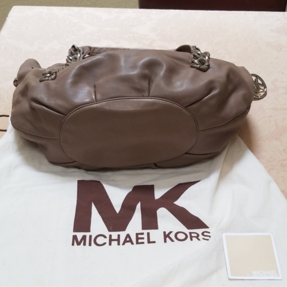 MICHAEL KORS LAMB LEATHER TAN AND SILVER PURSE - Picture 3 of 6